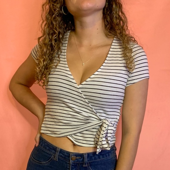 Wild Fable Women’s Top 🥼 - Picture 2 of 2